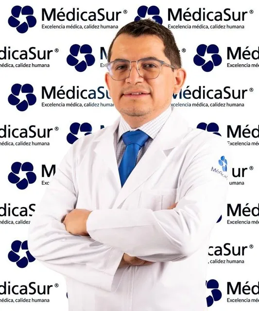 1.	Dr. Aldo Josué Agreda Santana  Médica Sur Copyright